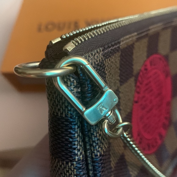 Sold♥️LV Mini Pochette - Limited Edition♥️ - Picture 8 of 12